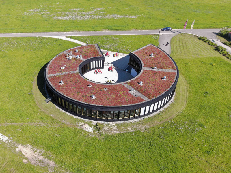 C-förmiger Bau des Museums